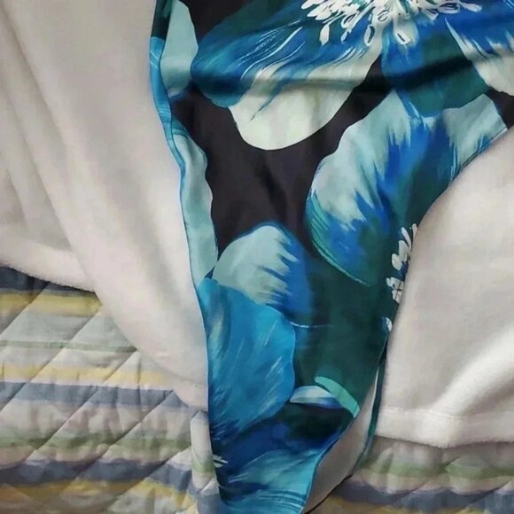 Floral slip dress with slit - Picture 3 of 6